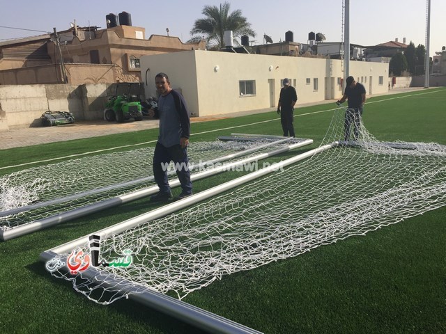     فيديو: تركيب الشباك والبوابات في الملعب الشرقي ورمزي بدير يصرح  مجتمعنا يعشق النقد الاعمى ولا ينظرون الى الانجاز كإنجاز ...  